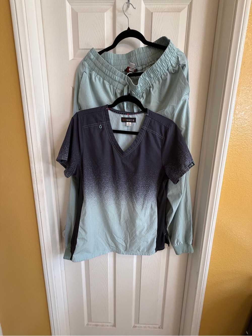 Ombre Scrub Set in Black to Light Blue